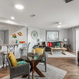 The At St Thomas 1210b - Perfect Affordable Getaway Holiday home Panama City Beach